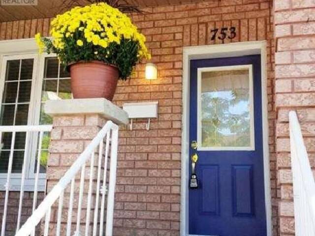 2 - 753 ST CLARENS AVENUE Toronto Ontario