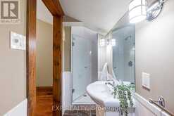 18340 BATHURST STREET King