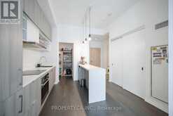 1136 - 8 HILLSDALE AVENUE E Toronto