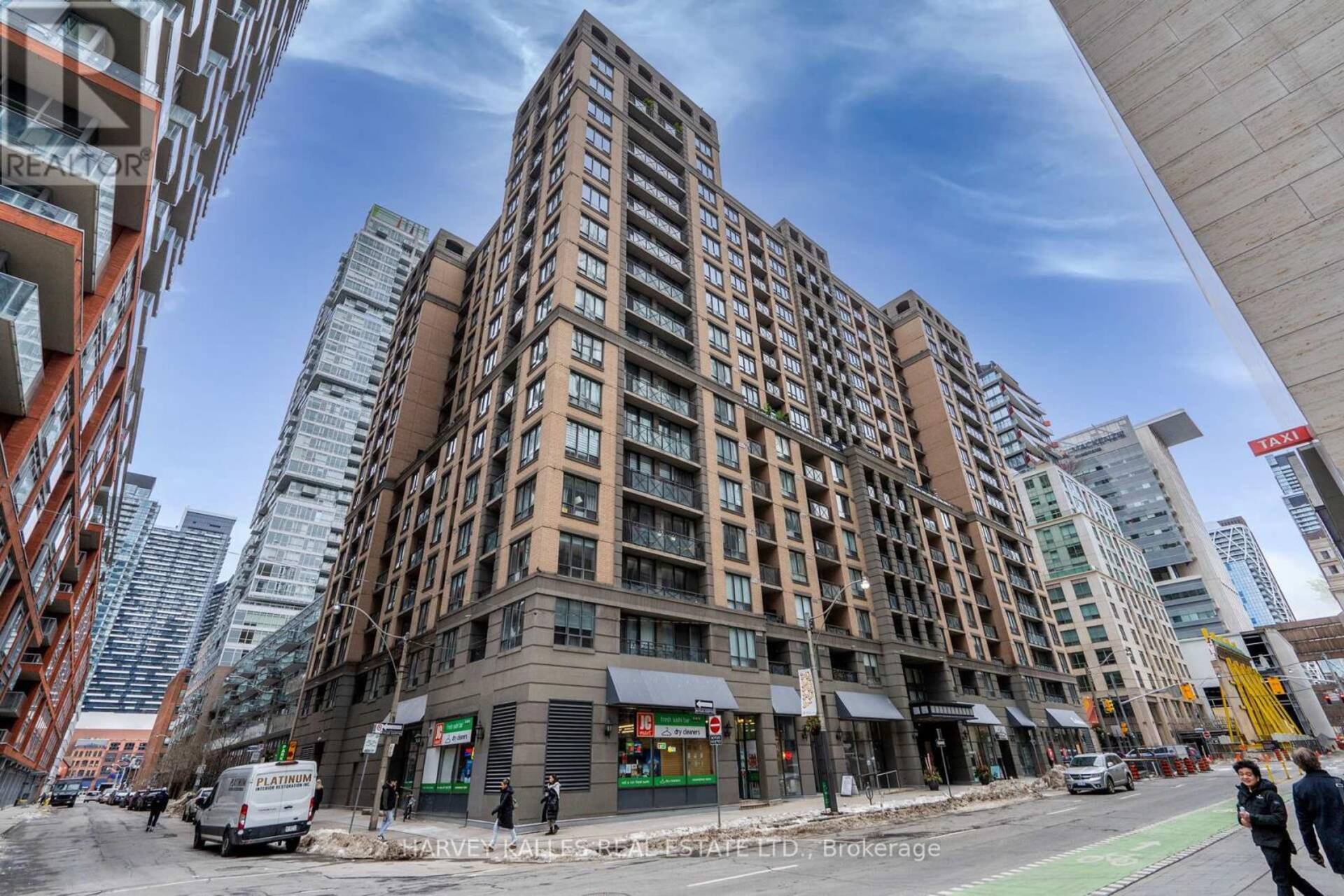 1412 - 140 SIMCOE STREET Toronto