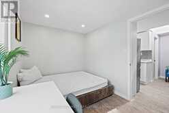 658 DUNDAS STREET W Toronto