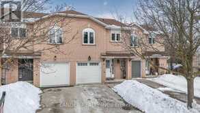 30 ROYAL CEDAR COURT East Gwillimbury