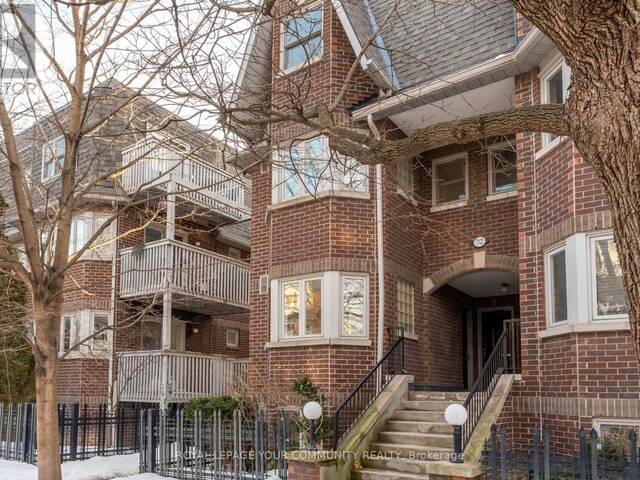 32 A MASSEY STREET E Toronto Ontario