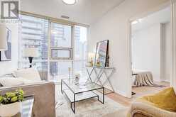 808 - 393 KING STREET W Toronto