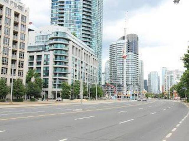 1005 - 600 FLEET STREET Toronto Ontario