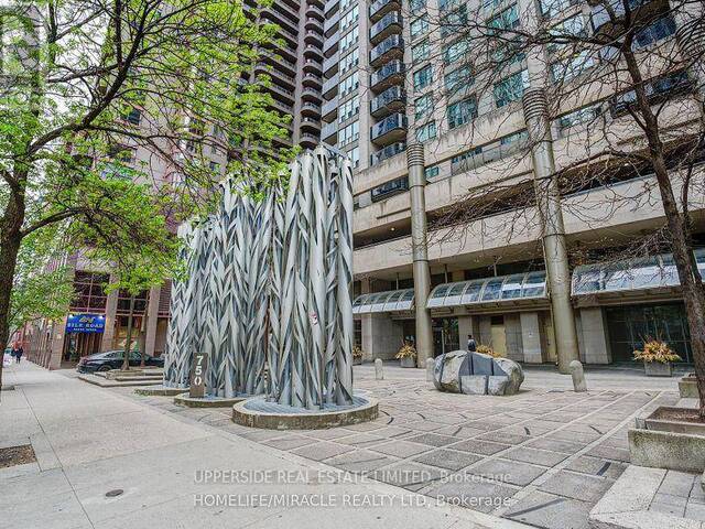 2705 - 750 BAY STREET Toronto Ontario