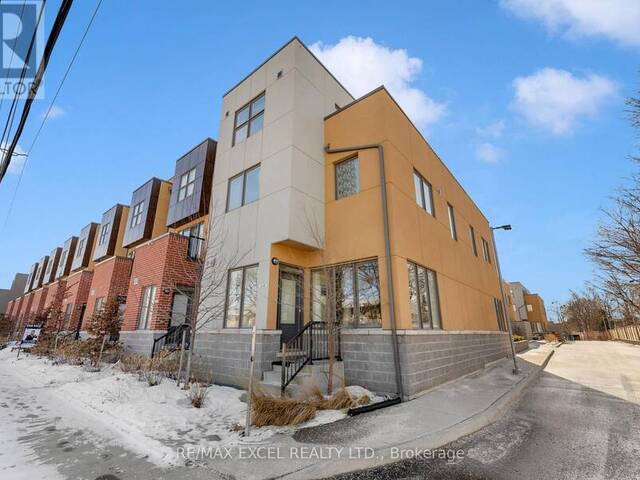 33 - 9 R CLINTWOOD GATE Toronto Ontario