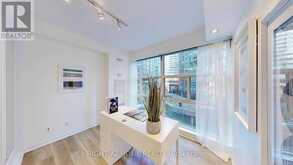 402 - 11 ST JOSEPH STREET Toronto