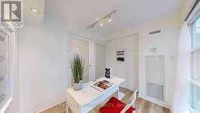 402 - 11 ST JOSEPH STREET Toronto