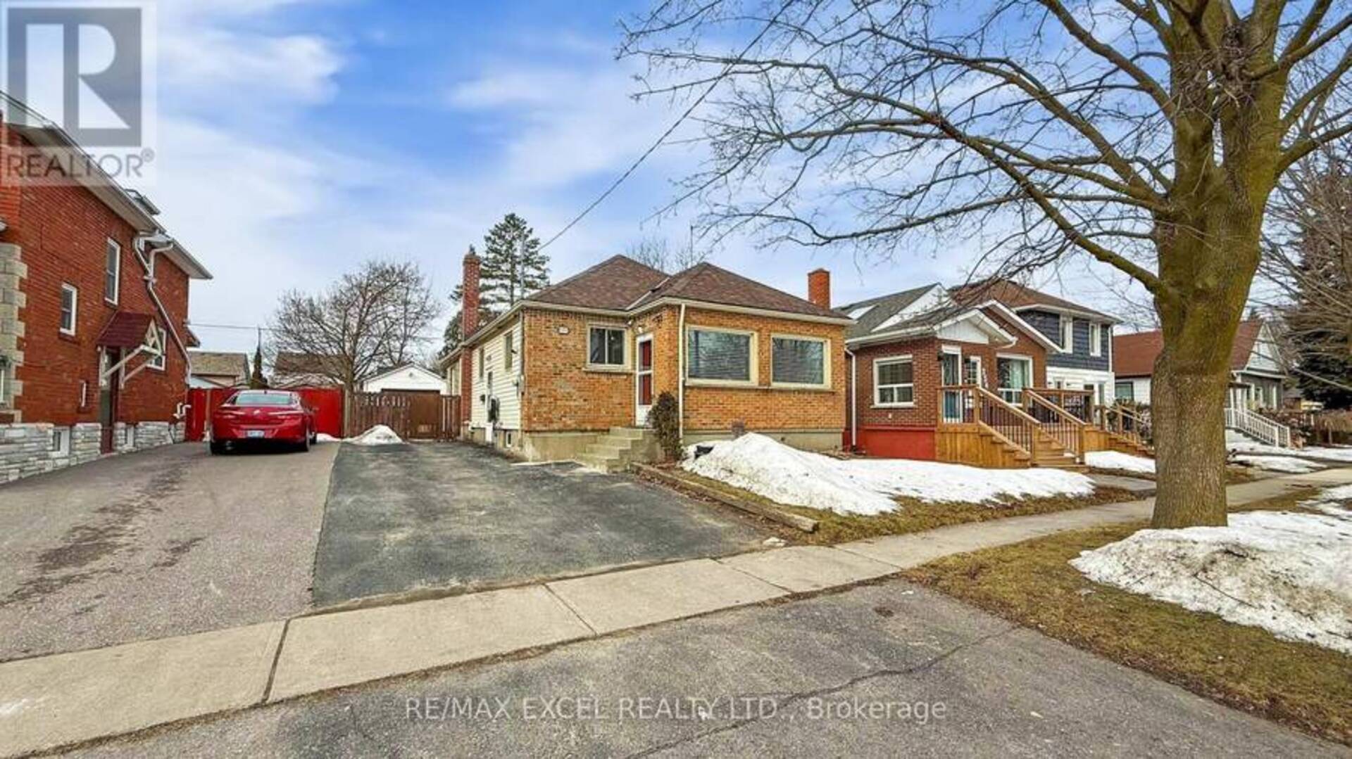 230 ROXBOROUGH AVENUE Oshawa