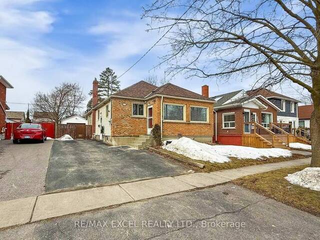 230 ROXBOROUGH AVENUE Oshawa Ontario