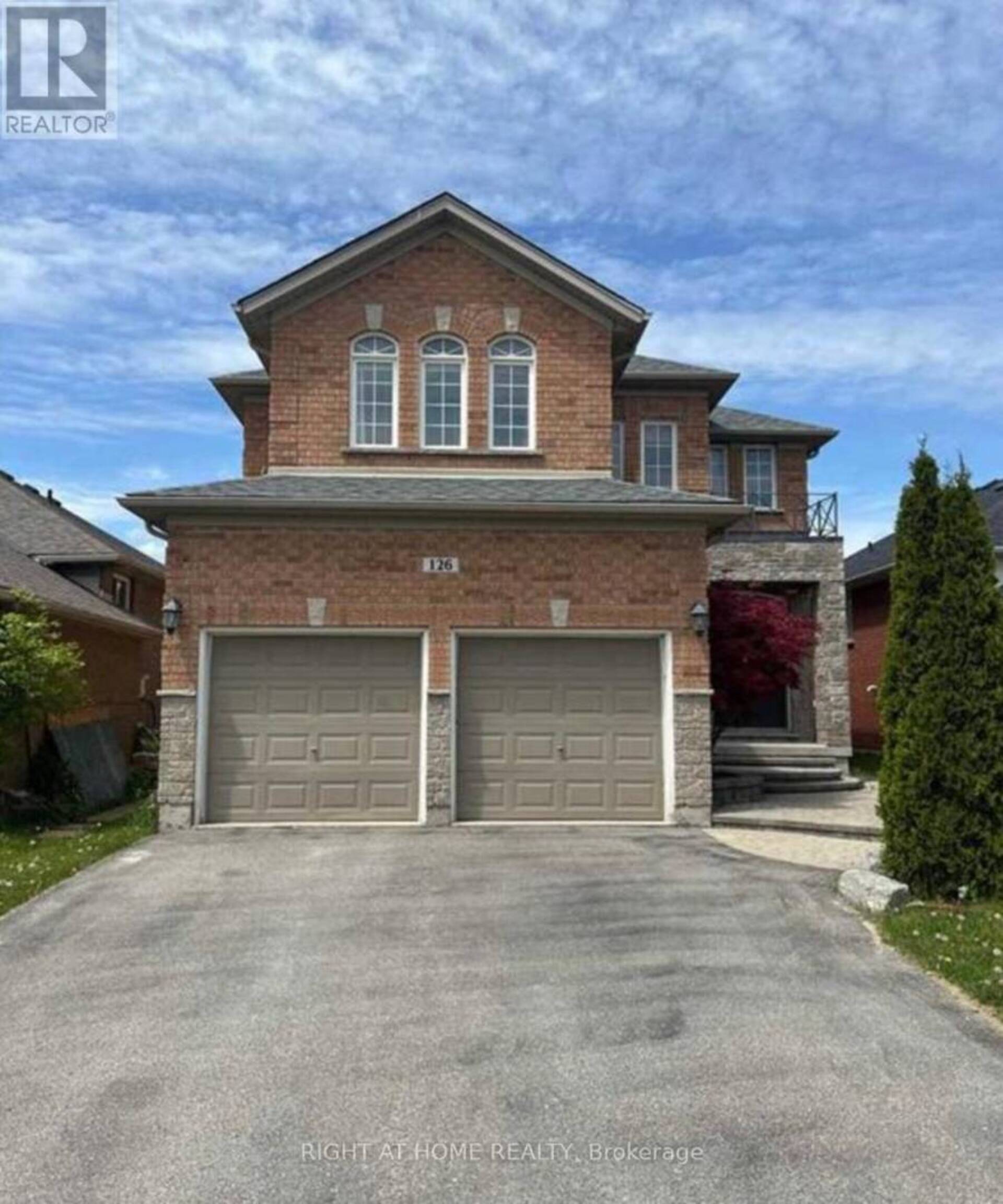 126 SOVEREIGN'S GATE Barrie