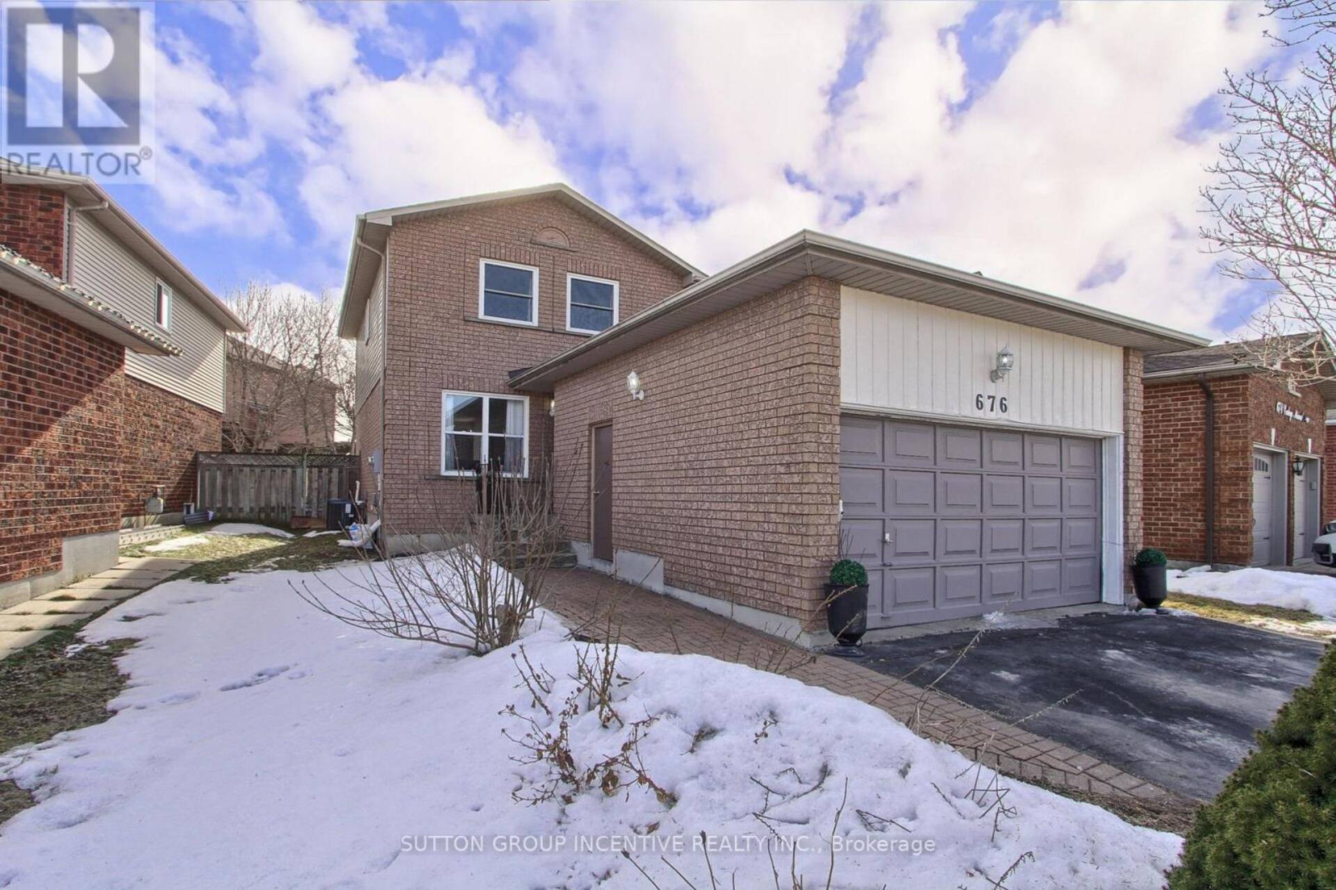 676 COLLEGE MANOR DRIVE Newmarket