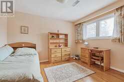 7 DEARHAM WOOD Toronto