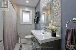 32 DEL RIA DRIVE Toronto