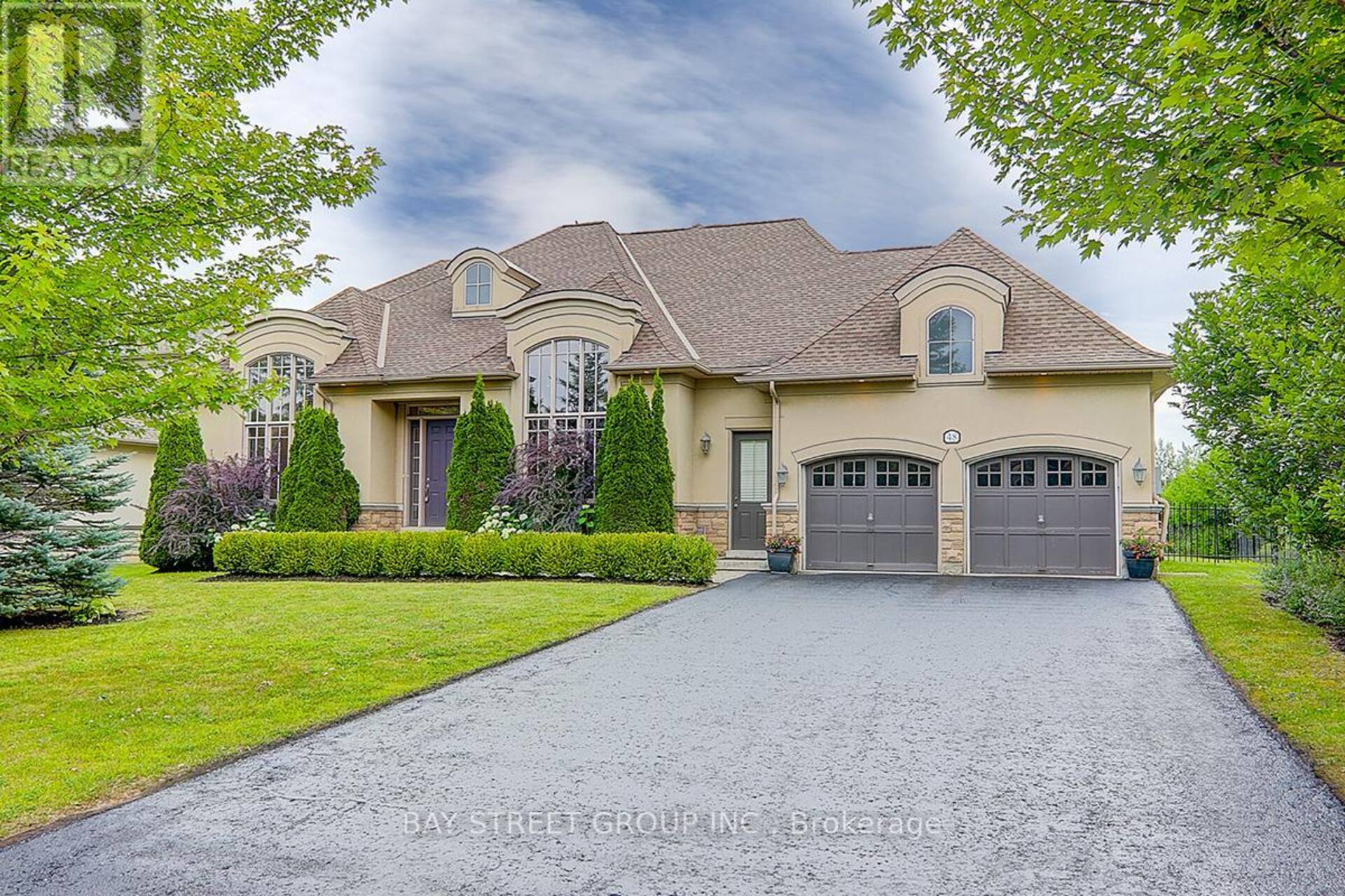 48 COUNTRY CLUB CRESCENT Uxbridge