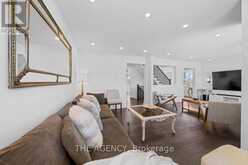 7 HAWTIN LANE Aurora