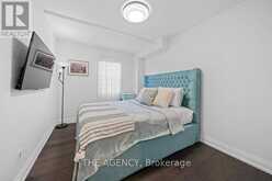 7 HAWTIN LANE Aurora