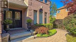 25 CLUSTER OAK Place Brampton