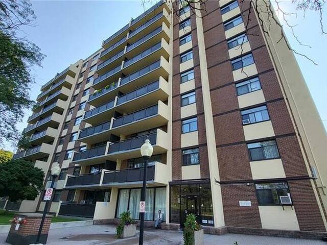 5 FRITH Road Unit# 912 Toronto Ontario