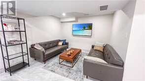 370 STONEHENGE Drive Unit# 9 Ancaster