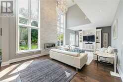 1040 KENT Avenue Oakville