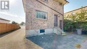 184 SIMCOE Street London