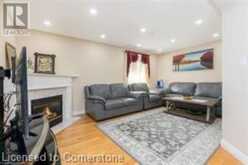 35 CLAUDETTE Gate Hamilton