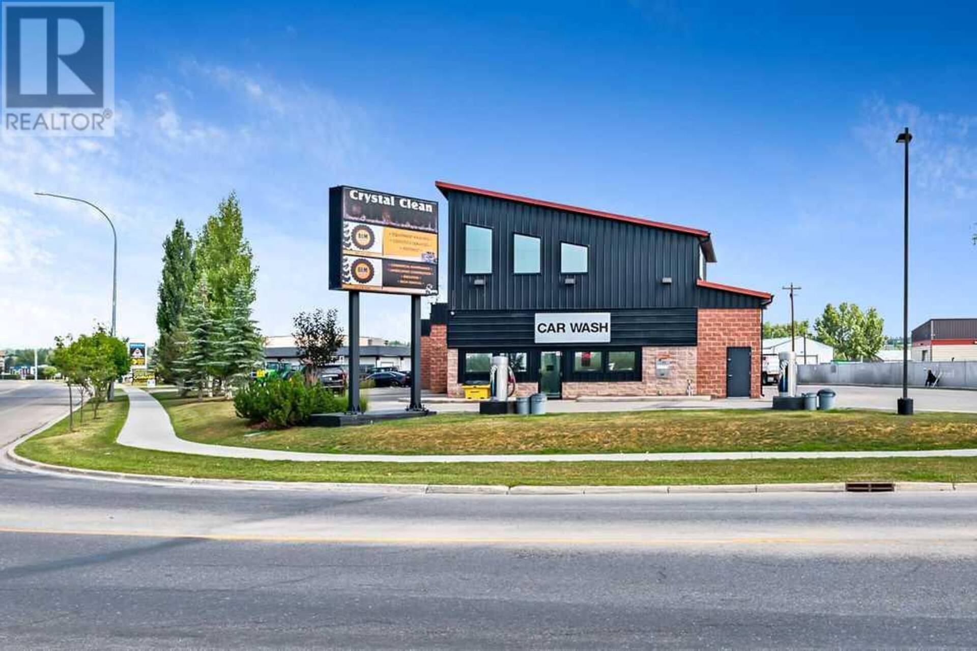 1101 & 1103 North Railway Street Okotoks