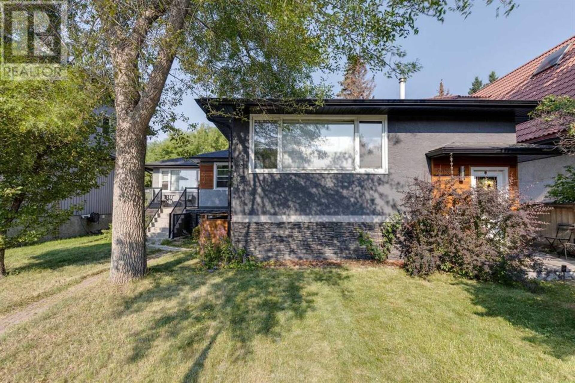 2213, 2215 23 Street SW Calgary