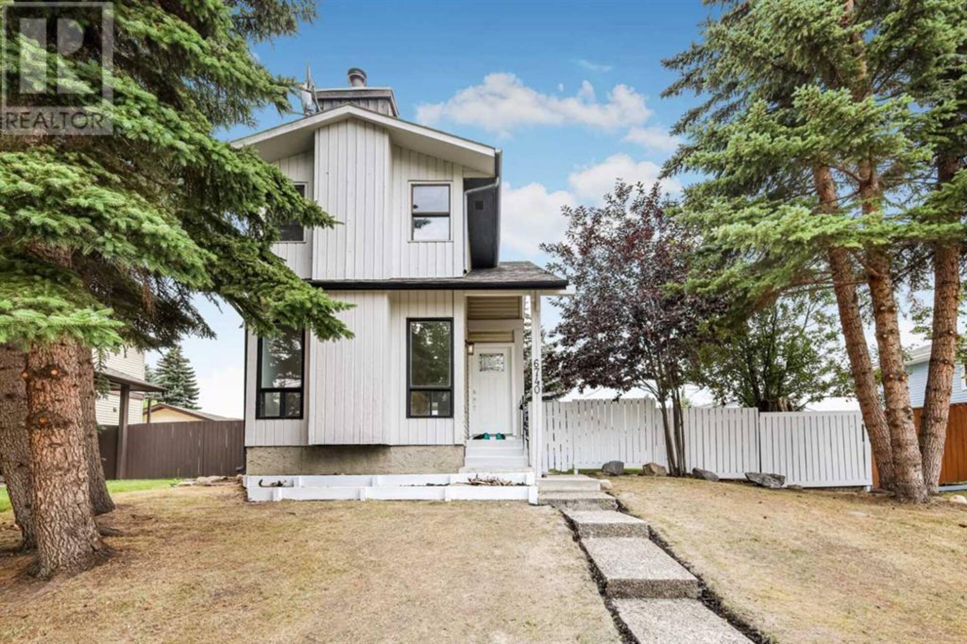 6740 temple Drive NE Calgary