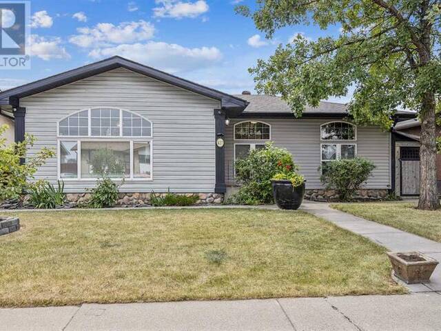 827 Raynard Crescent SE Calgary