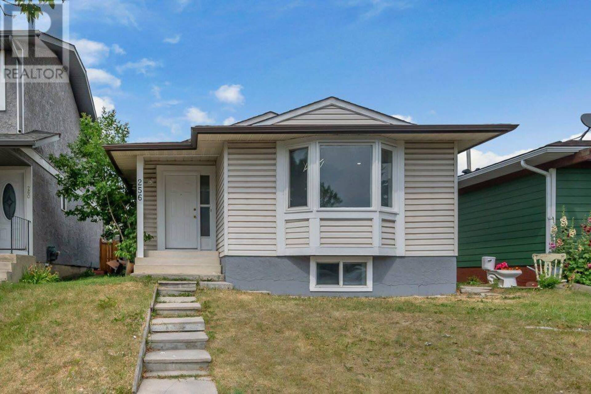 256 Castleridge Drive NE Calgary