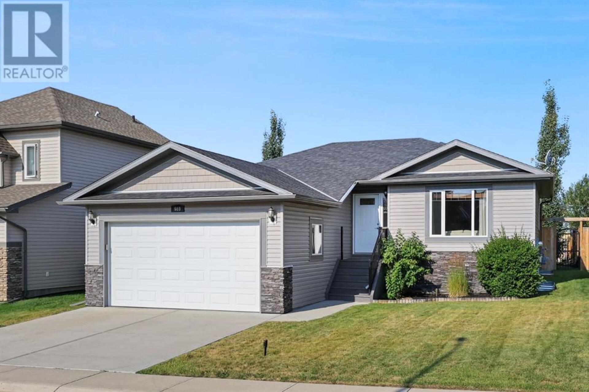 669 West Highland Crescent Carstairs