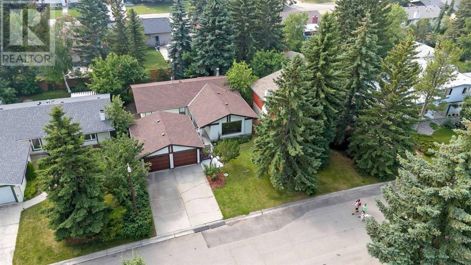 168 Oakcliffe Place SW Calgary