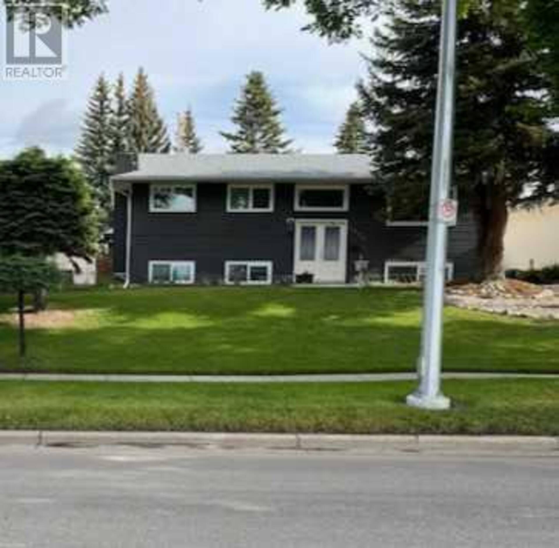 4924 40 Avenue NW Calgary