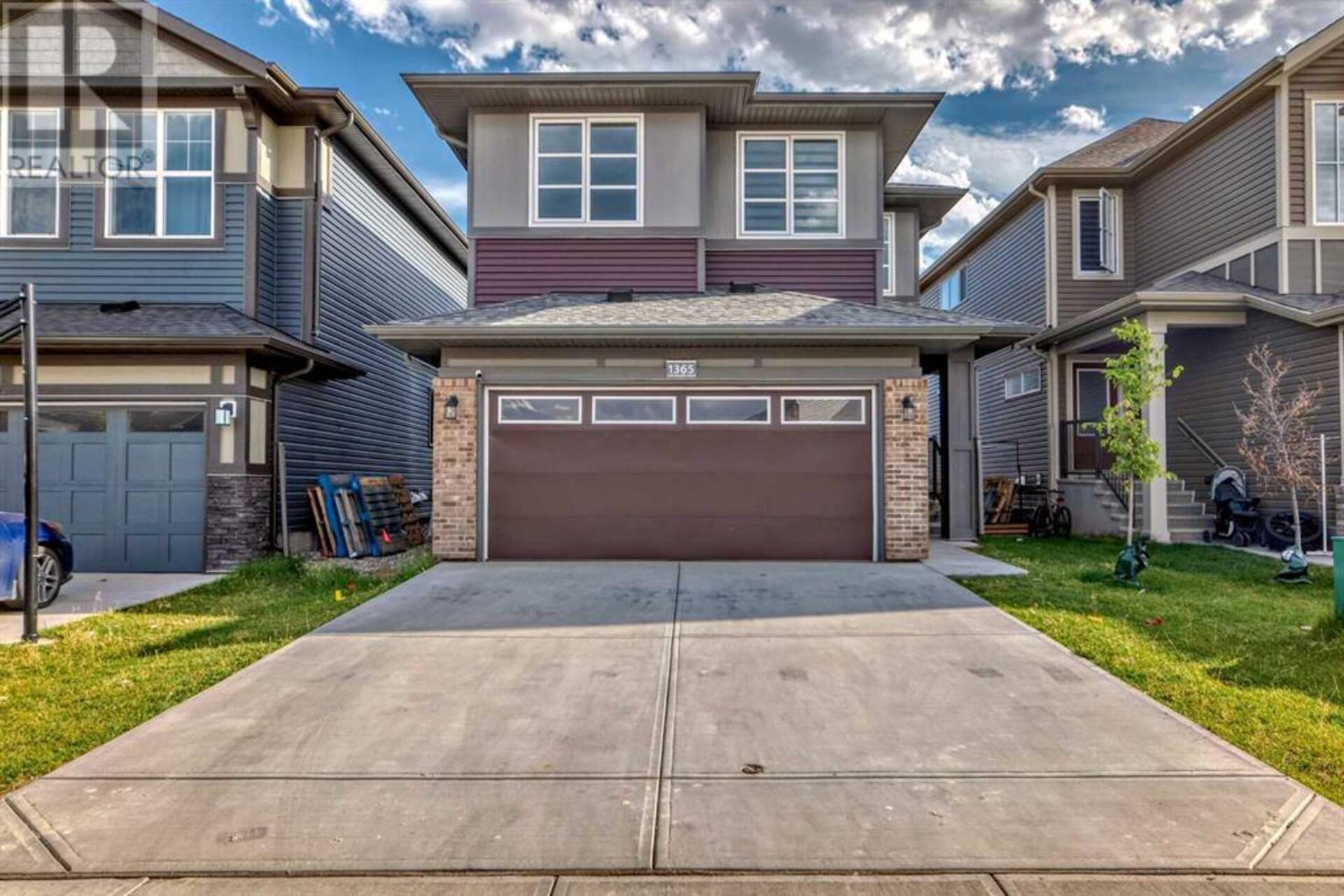 1365 Chinook Gate Green SW Airdrie