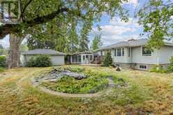 2207 Victoria Crescent NW Calgary