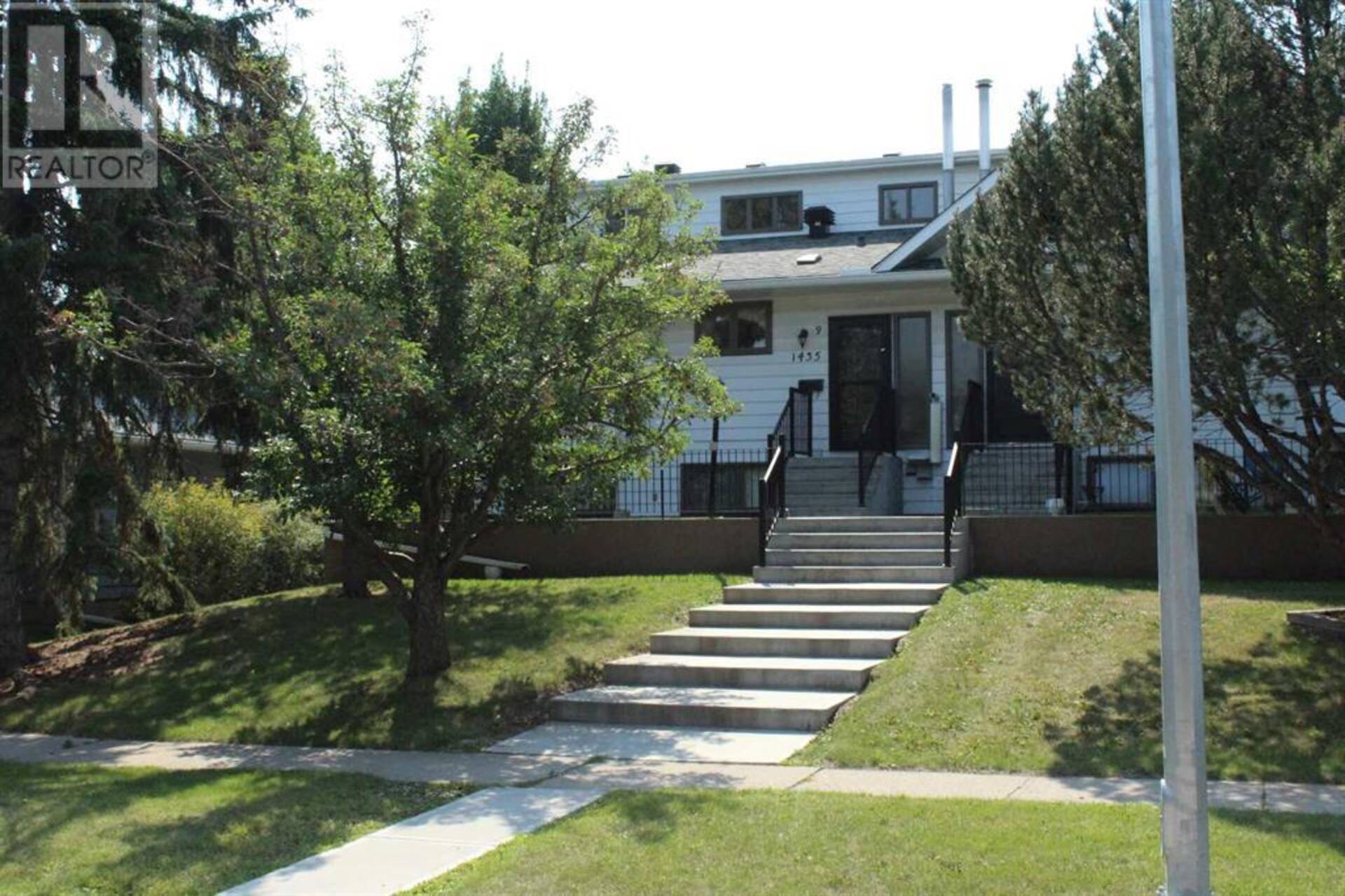 9, 1435 96 Avenue SW Calgary