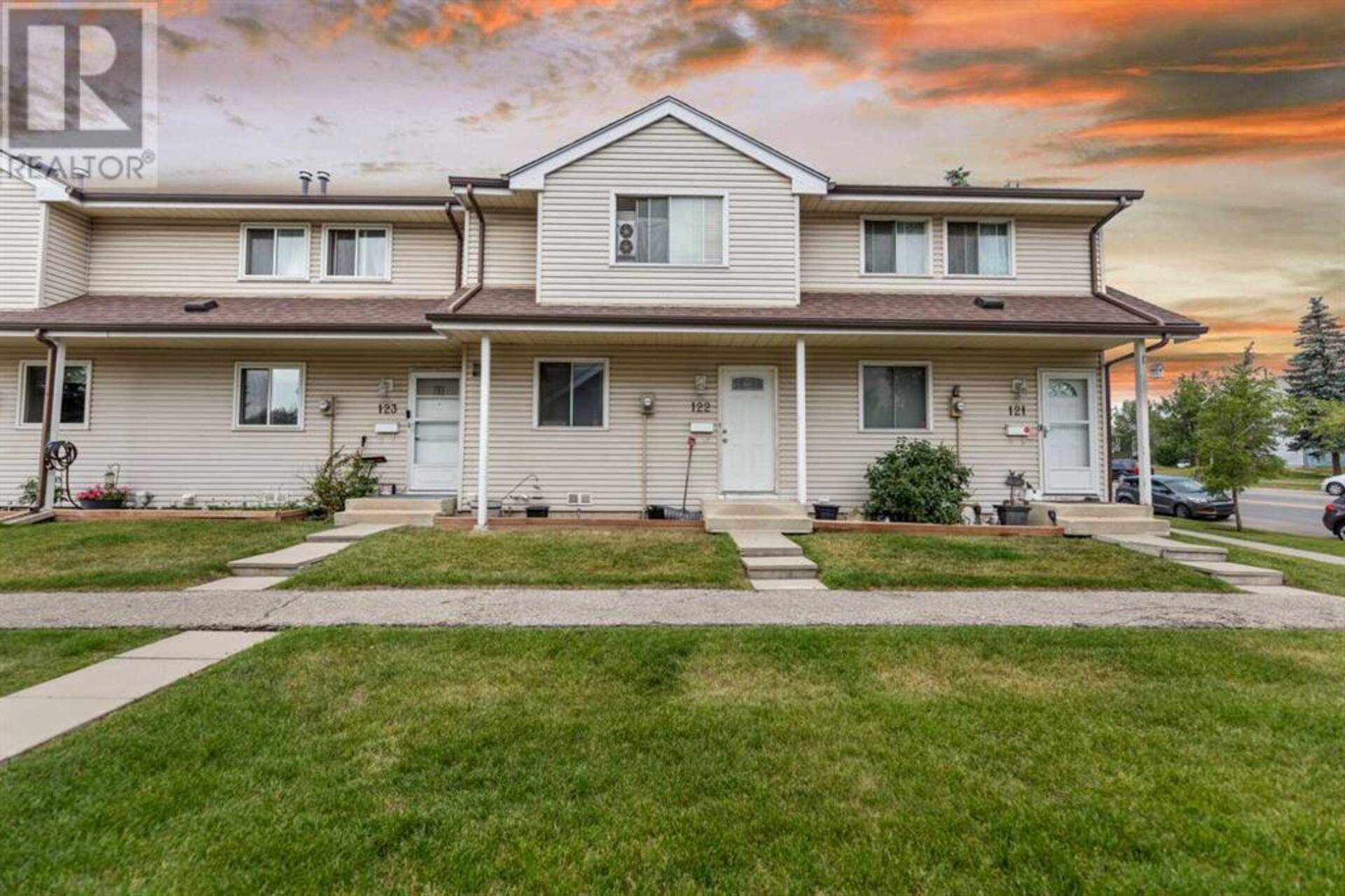 122, 1555 Falconridge Drive NE Calgary