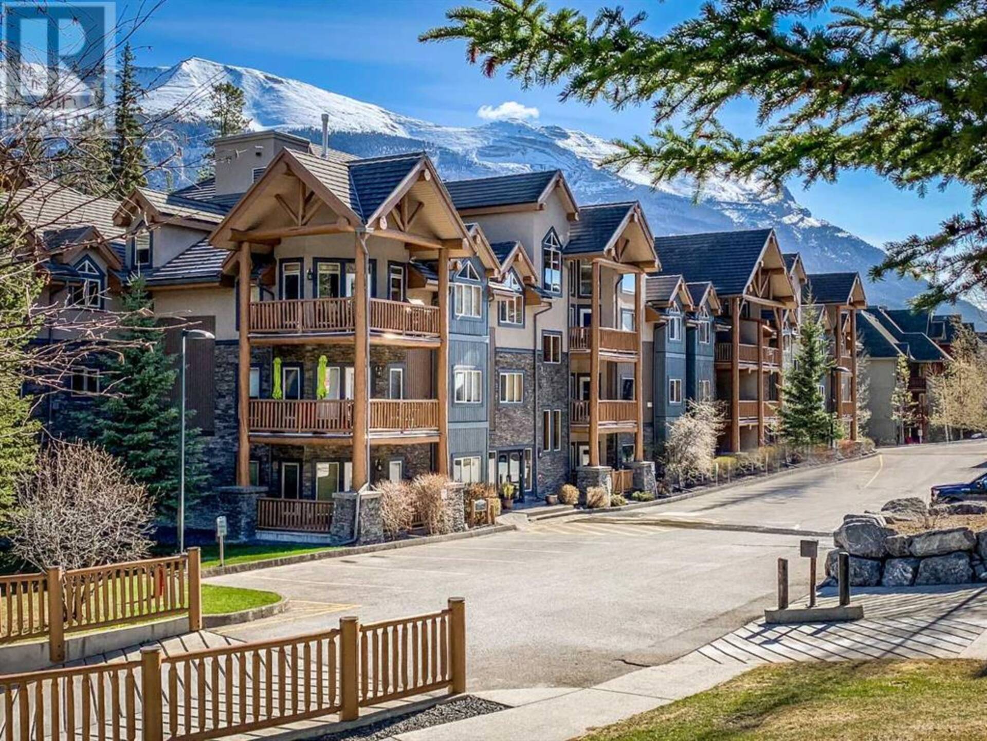 112, 175 Crossbow Place Canmore