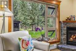 112, 175 Crossbow Place Canmore