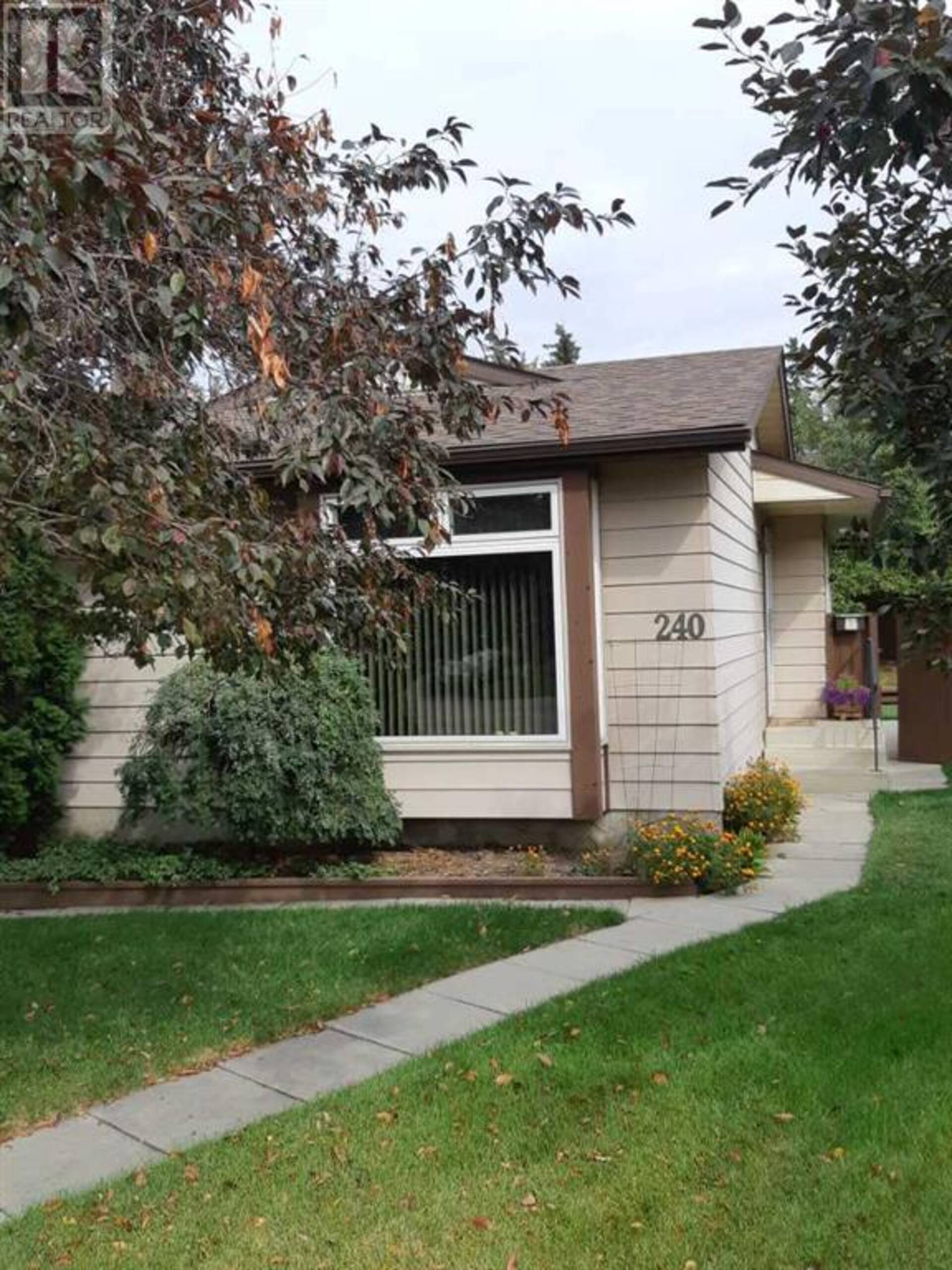 240 Doverglen Place SE Calgary