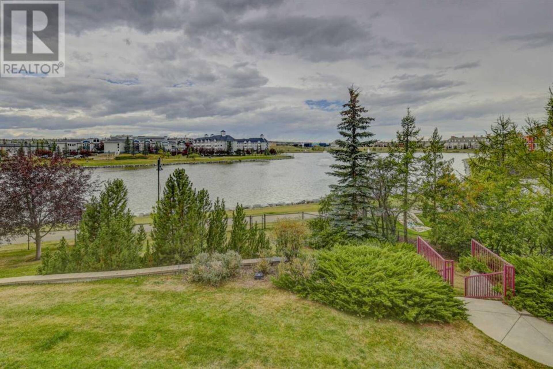 205, 8 Country Village Bay NE Calgary