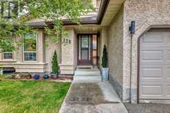 178 Oakbriar Close SW Calgary