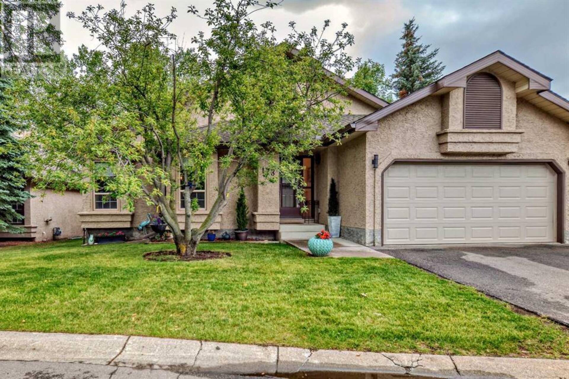 178 Oakbriar Close SW Calgary