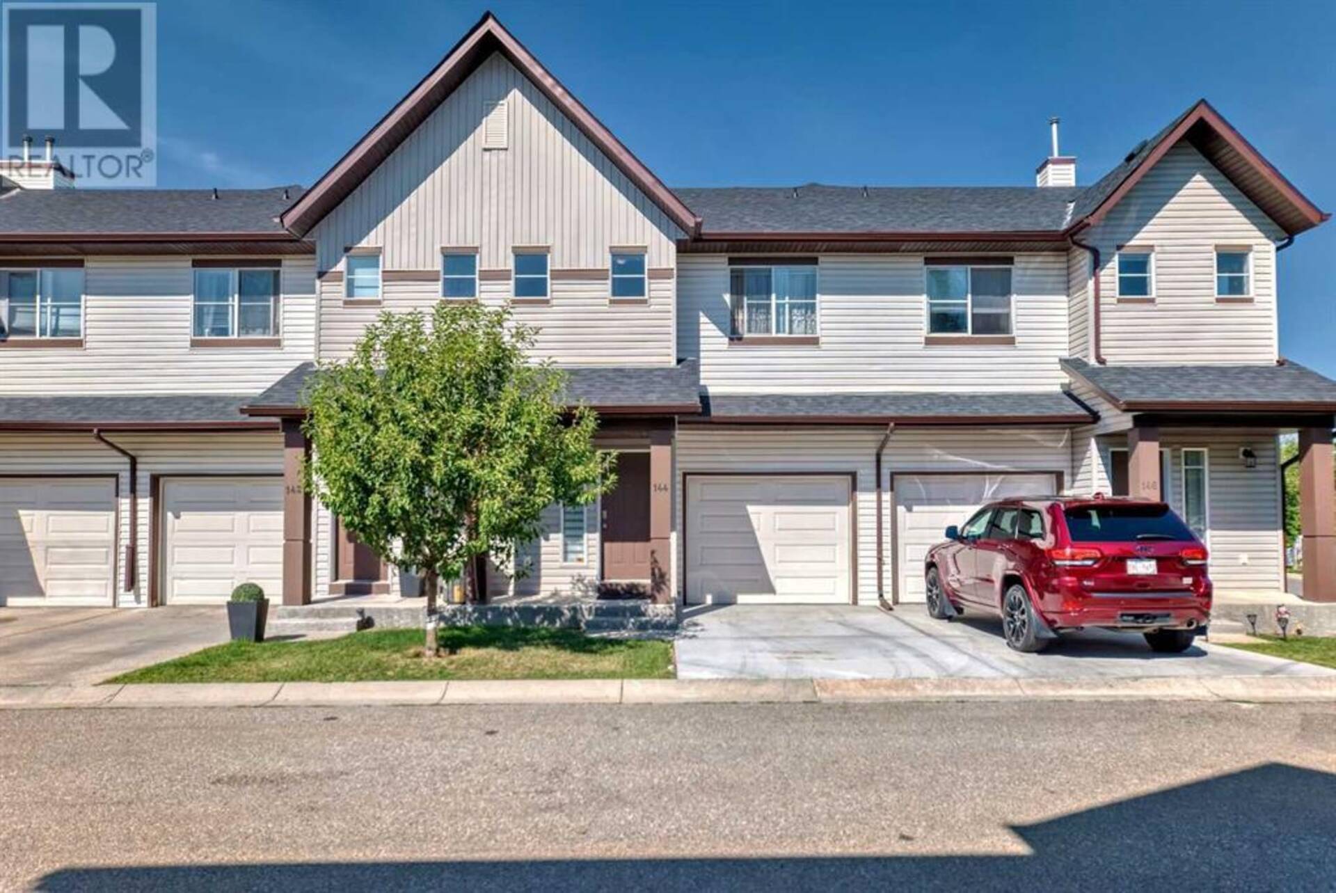 144 Everridge Gardens SW Calgary