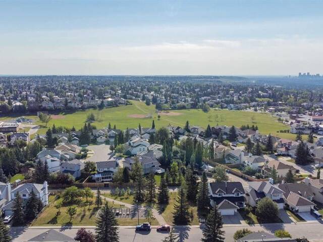 105 Hawkbury Close NW Calgary Alberta