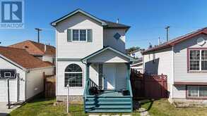 202 Saratoga Close NE Calgary