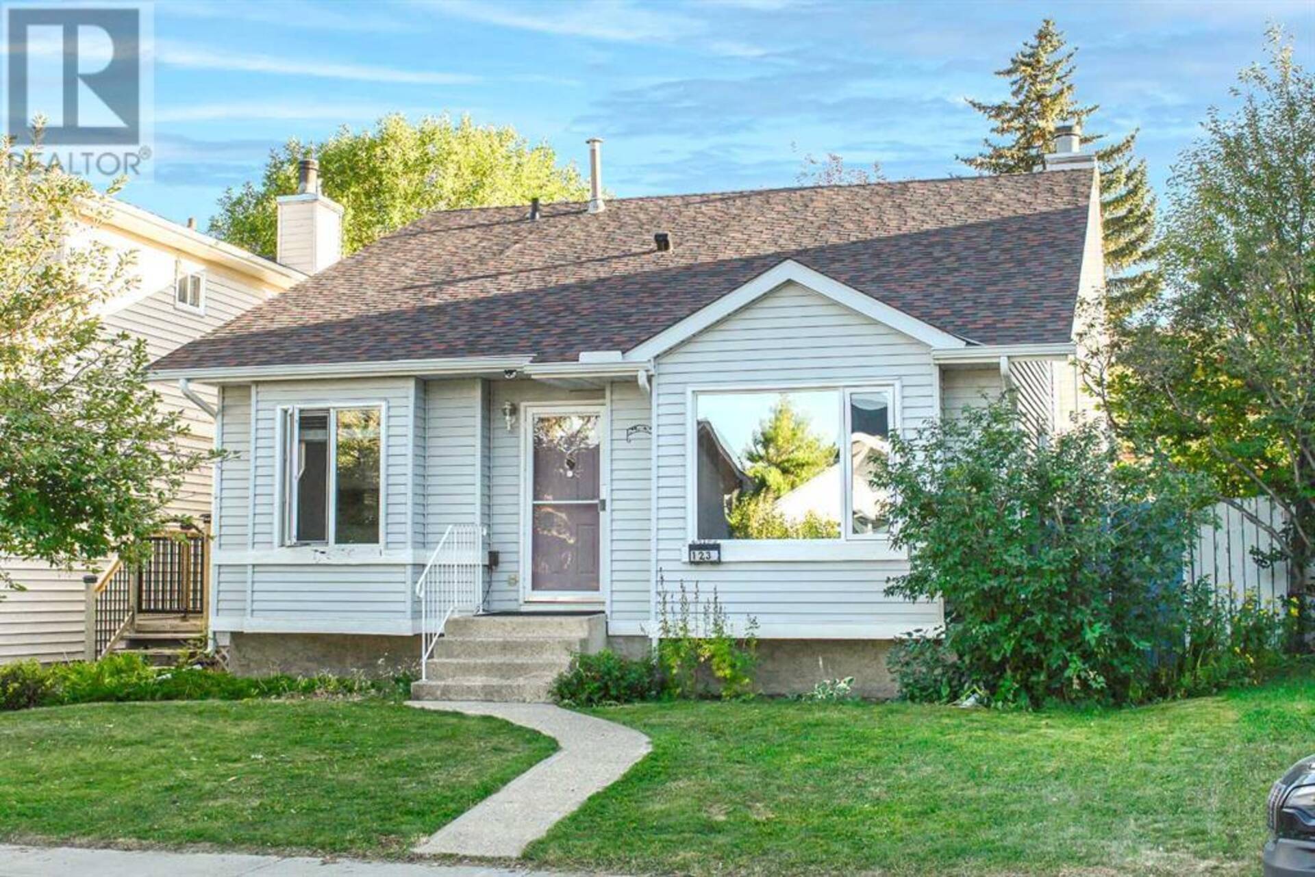 1235 Sandpiper Road NW Calgary